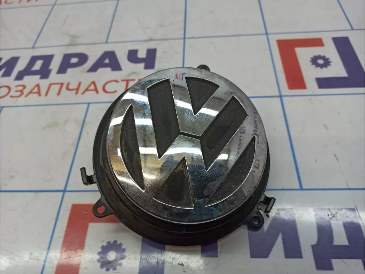 Ручка двери багажника наружная Volkswagen Passat B6 3C5827469D.